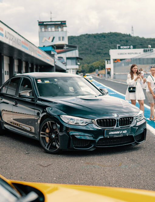 Zážitková jízda na závodním okruhu v BMW